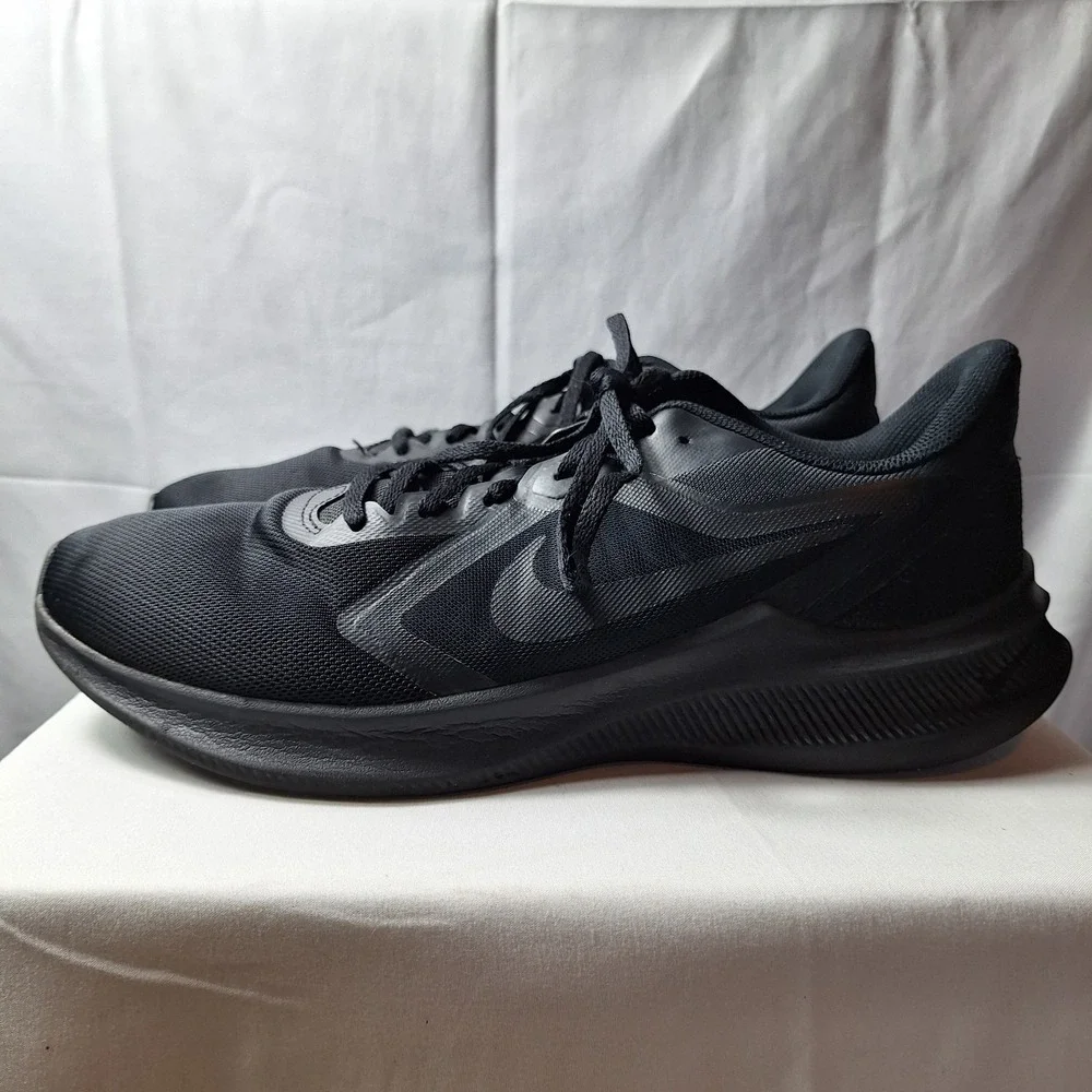 NIKE Downshifter Road Running Sneaker Mens Sz 12 Triple Black Mesh Athleisure